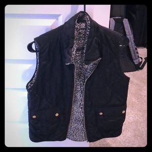 Reversible nylon/fleece vest